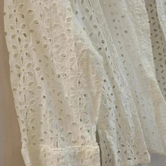 Perfect White  Cut out Patterned Overblouse med - Picture 2 of 7